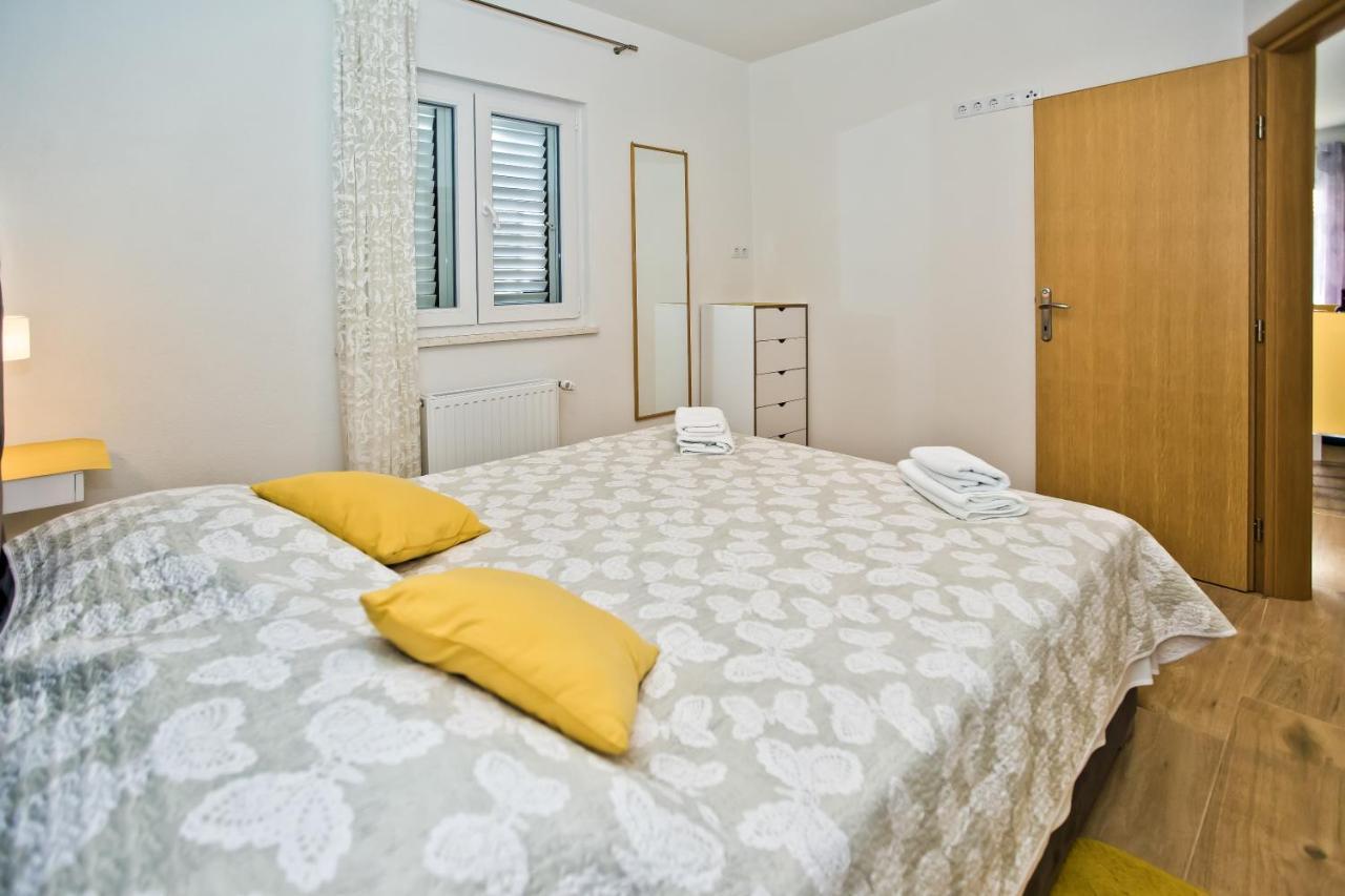 Apartments Anita Хвар Екстер'єр фото