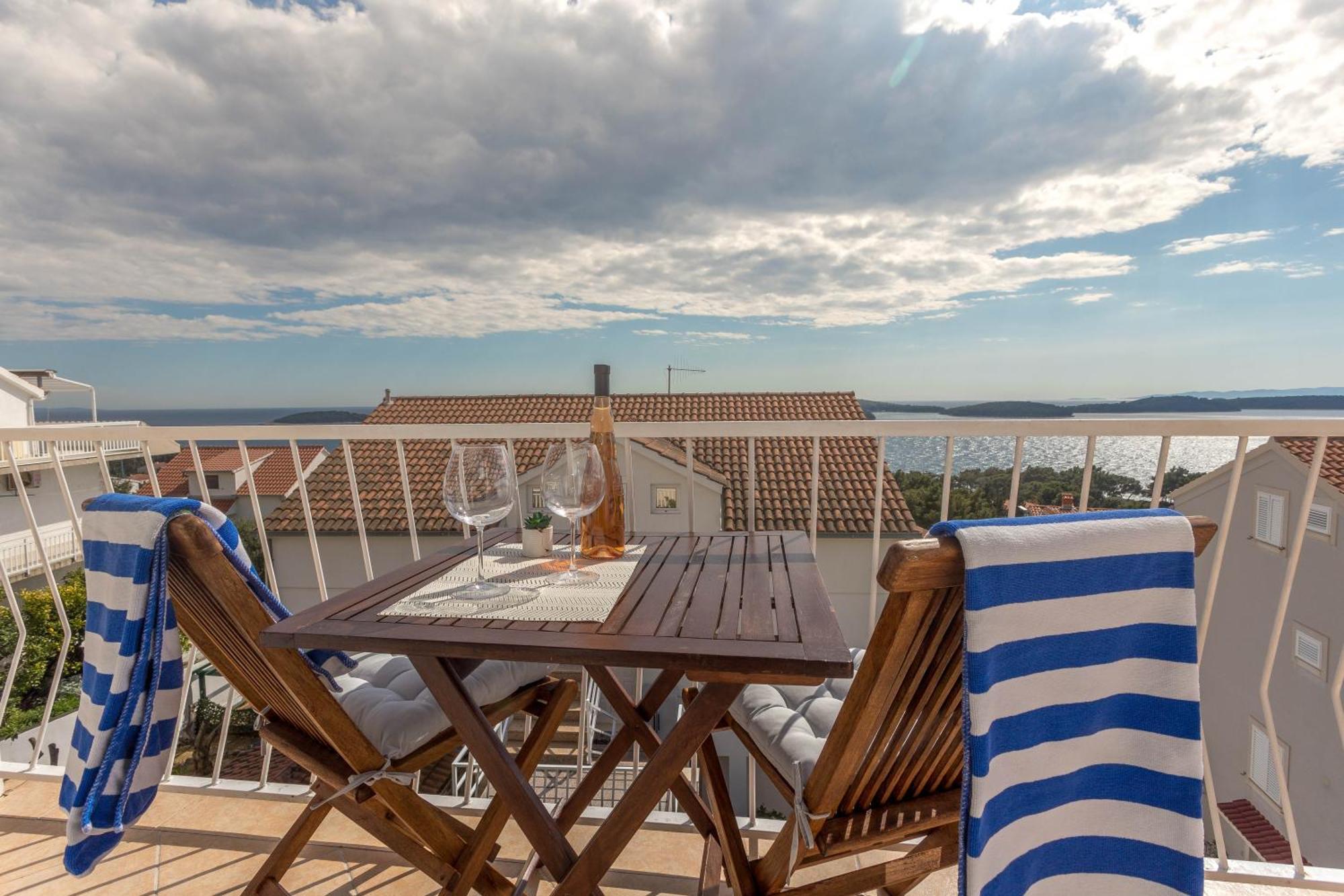 Apartments Anita Хвар Екстер'єр фото