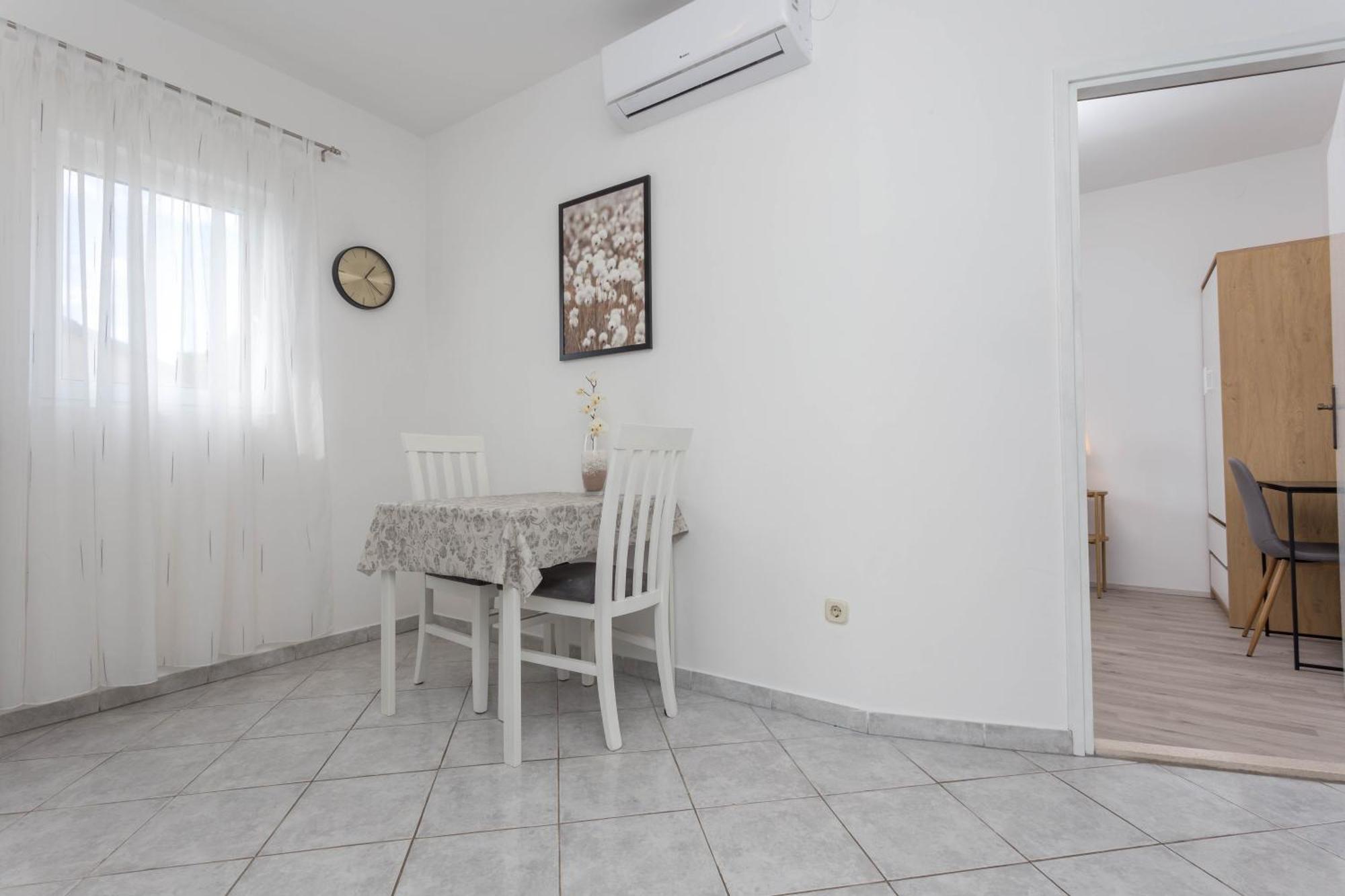 Apartments Anita Хвар Екстер'єр фото