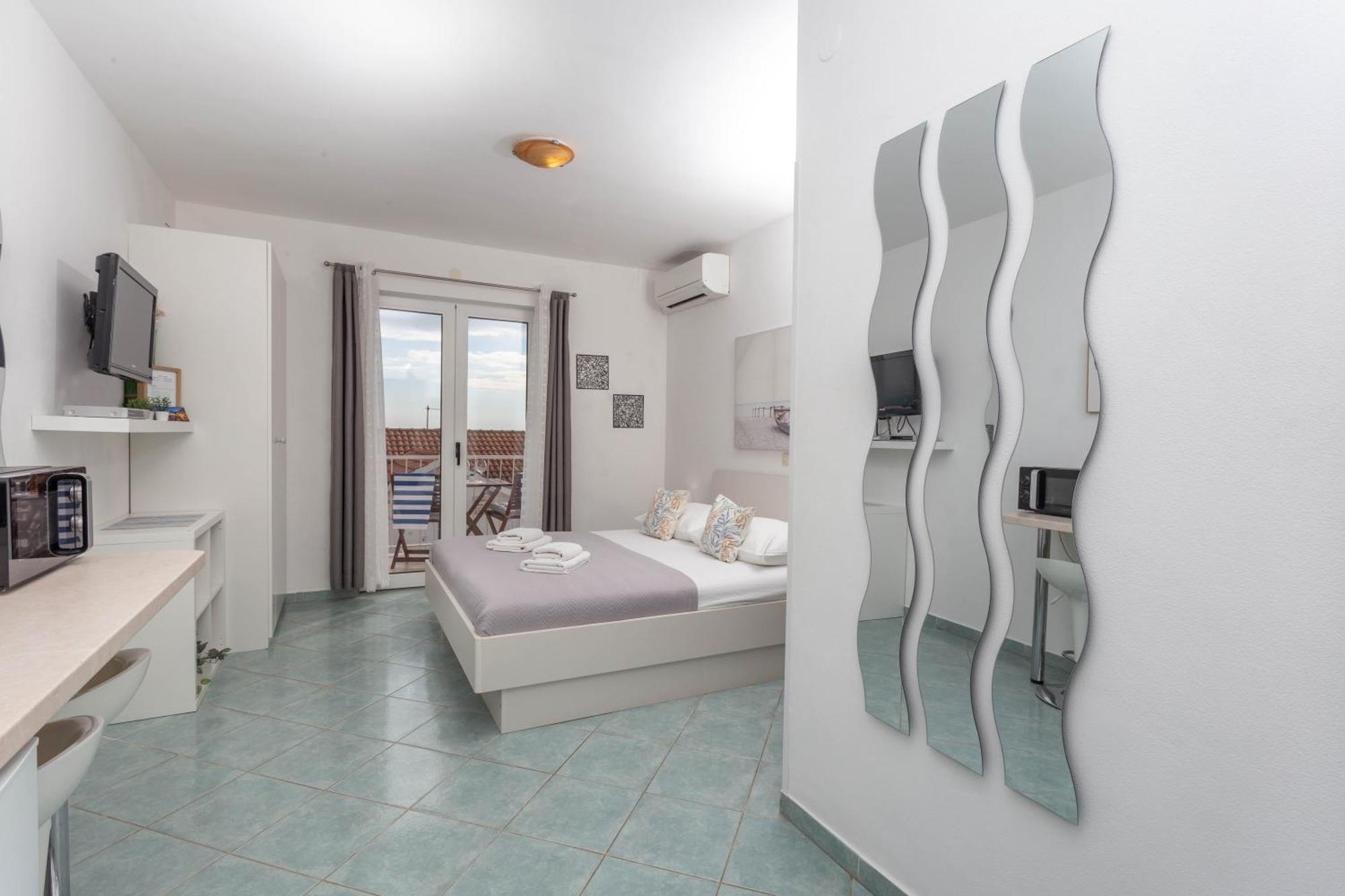 Apartments Anita Хвар Екстер'єр фото
